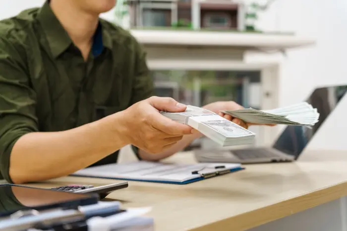 Tips Mengelola Cicilan Pinjaman Bank agar Tidak Mengganggu Keuangan